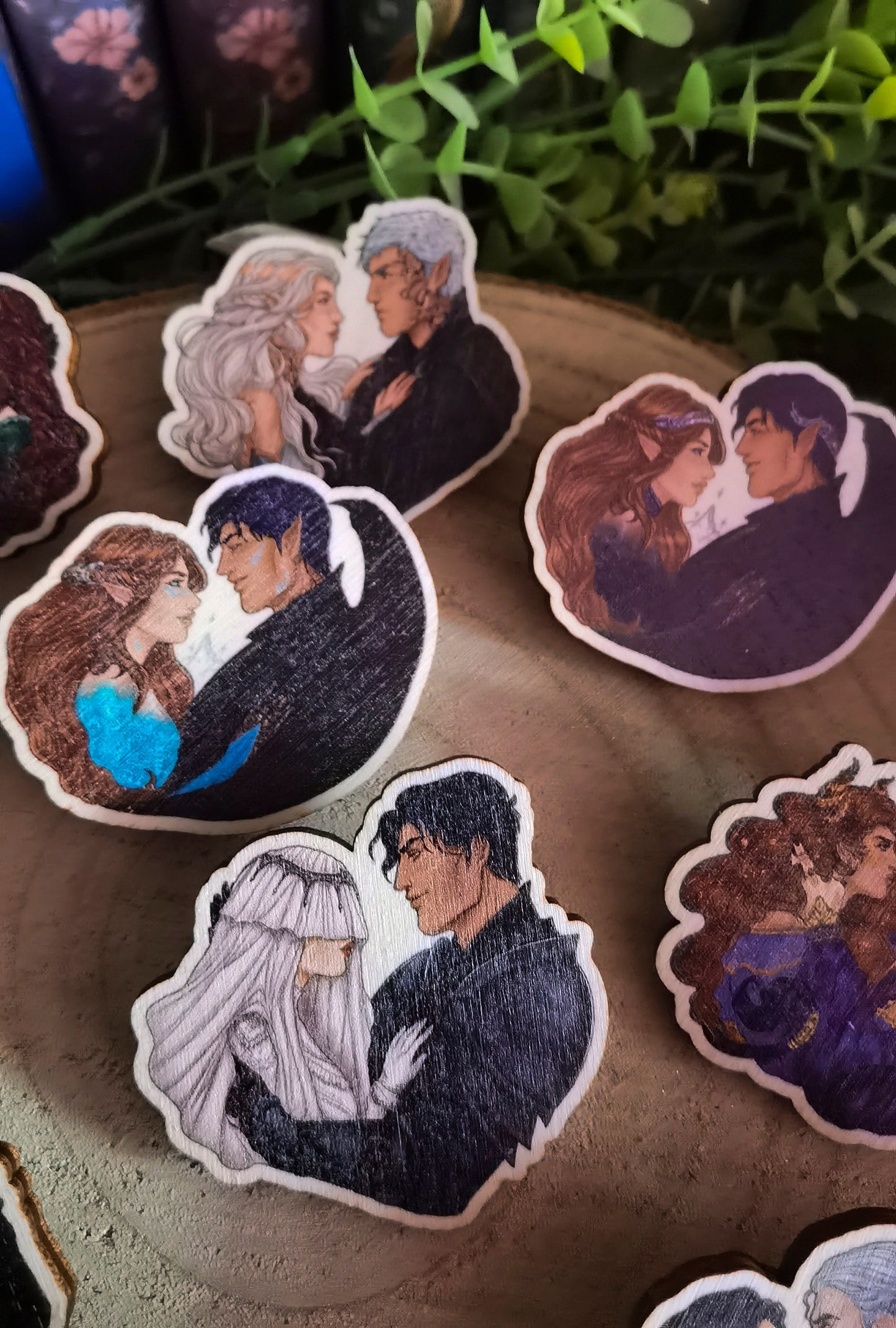 WOODEN PIN: I'm shipping them! Nessian, Feysand, Poppycas, Yenneralt, Jurdan, Darcy Elizabeth, Bryce Hunt, Rowaelin
