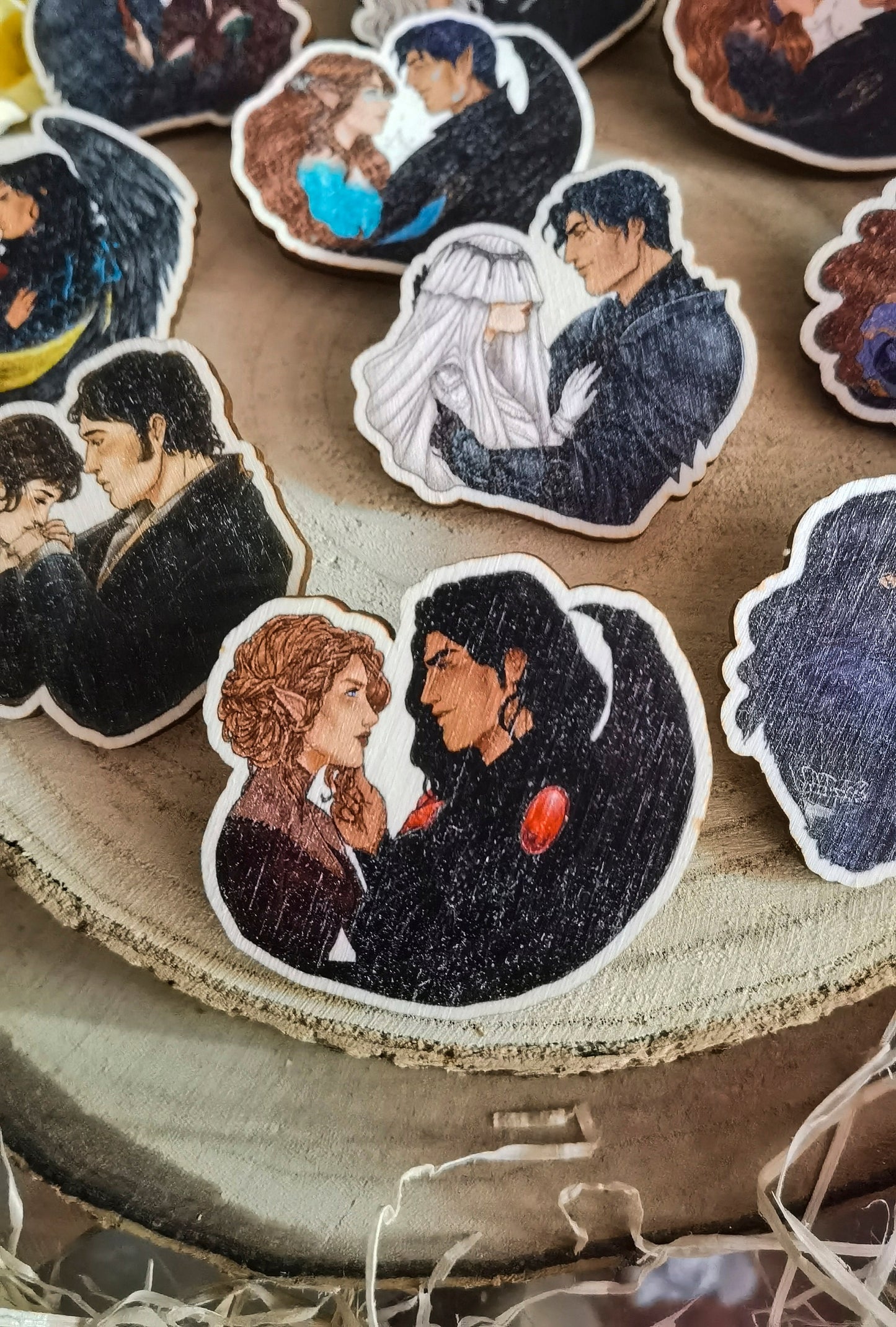 WOODEN PIN: I'm shipping them! Nessian, Feysand, Poppycas, Yenneralt, Jurdan, Darcy Elizabeth, Bryce Hunt, Rowaelin